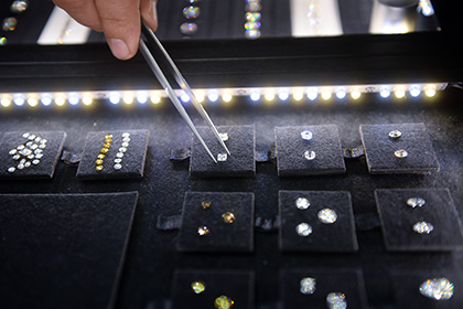 «Лукойл» заключил соглашение о продаже алмазного бизнеса