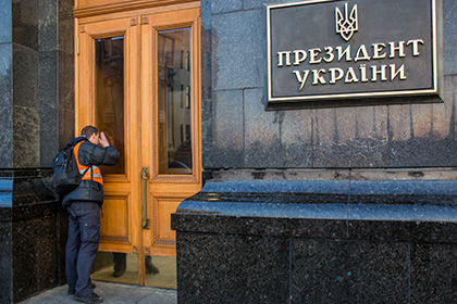 Националисты с криками «Революция!» прошли к администрации Порошенко