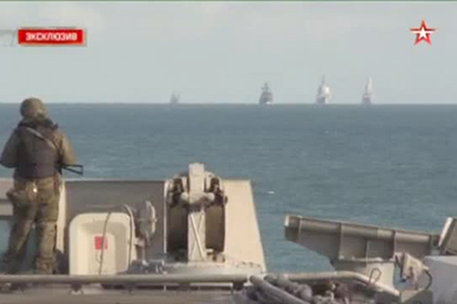 Опубликовано видео сопровождения «Адмирала Кузнецова» кораблями ВМС НАТО