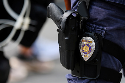 Полицейские в США застрелили слабоумного старика с распятием в руках