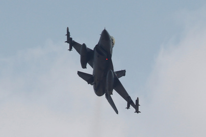 Турецкий истребитель F-16 упал на востоке страны