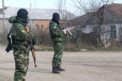 В Дагестане бандиты обстреляли полицейский наряд на трассе