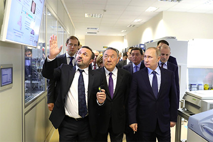 Владимир Путин и Нурсултан Назарбаев посетили исследовательский центр BIOCAD