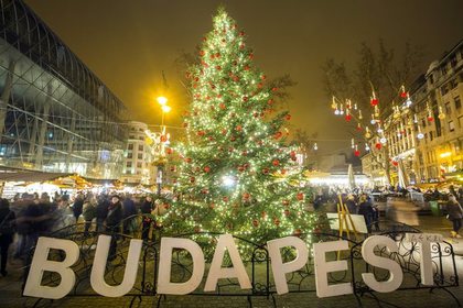 Власти Будапешта защитят Рождество с помощью бронетехники и автоматчиков