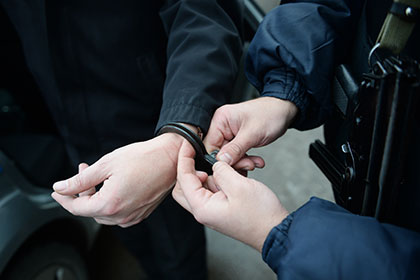 Задержаны двое распространителей смертоносного «Боярышника» в Иркутске