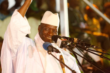 Бывший президент Гамбии согласился уступить власть преемнику