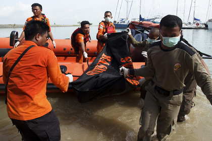 У берегов Малайзии пропало судно с 28 туристами