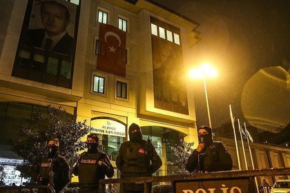 В Стамбуле обстреляли из гранатомета офис правящей партии Турции