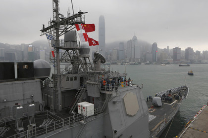Американский крейсер сел на мель в японском порту