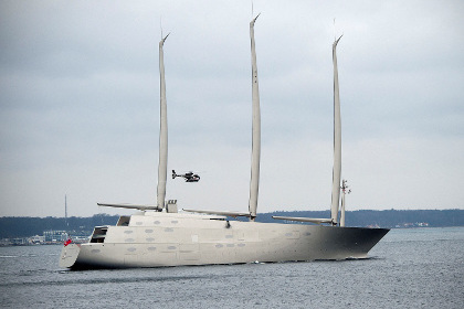 Крупнейшую в мире яхту российского миллиардера арестовали в Гибралтаре