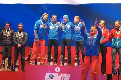 На церемонии награждения биатлонистов перепутали российский гимн