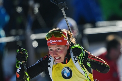 Немка Дальмайер выиграла гонку преследования на чемпионате мира по биатлону