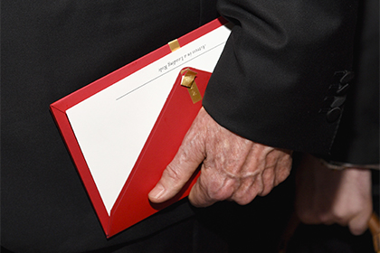 PwC пообещала расследовать ошибку с конвертами на «Оскаре»