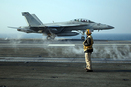 СМИ сообщили о небоеспособности двух третей ударной палубной авиации ВМС США