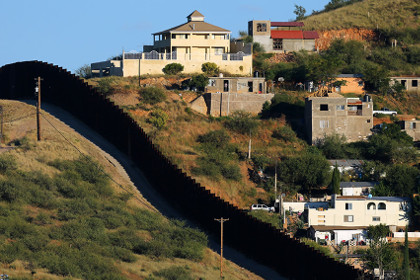 СМИ узнали проектную стоимость стены на границе США и Мексики