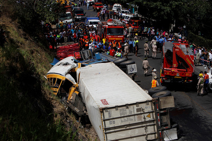 В Гондурасе при столкновении автобуса и цистерны погибли 16 человек