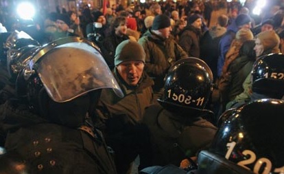 В ходе столкновений в Киеве сотруднице полиции сломали пальцы