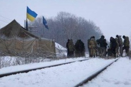 Ветераны АТО заблокировали новый участок железной дороги в Донбассе