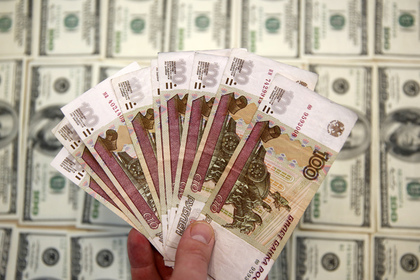 Рублю посулили ослабление почти на 10 процентов
