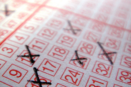 Австралиец нашел старый лотерейный билет на миллион долларов