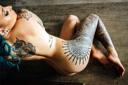 Австралийка превратила свое татуированное тело в арт-объект