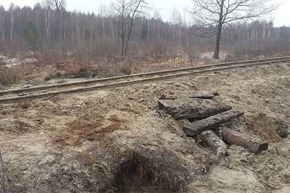 Добытчики янтаря размыли 300 метров железной дороги на западе Украины