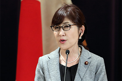 Глава минобороны Японии отказалась уходить в отставку из-за детского сада