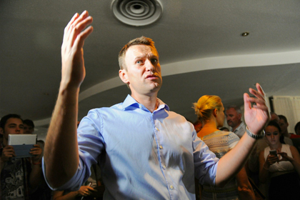 Навального привезли в Тверской суд Москвы