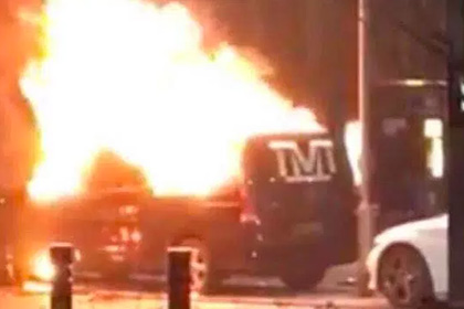 Неизвестные сожгли машину Мэйуэзера в Бирмингеме