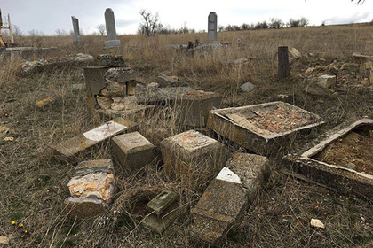 Под Одессой вандалы устроили погром на еврейском кладбище