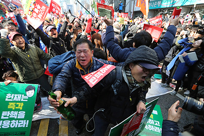 В ходе столкновений в Сеуле погибли два человека