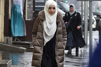 В сети возмутились решению парламента Чечни разрешить школьницам носить хиджаб