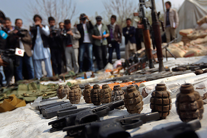 Бывший афганский президент опроверг сообщения о поставках Москвой оружия талибам