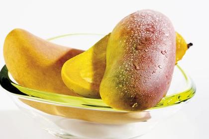 Два плода манго продали за 3,7 тысячи долларов на акционе в Японии