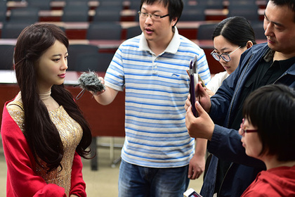 Китайский робот-женщина провалил свое первое интервью