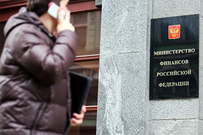 Минфин направит 70 миллиардов рублей на валютные интервенции в апреле