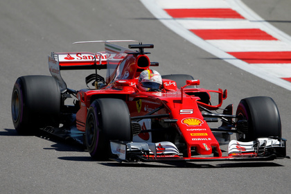 Пилот Ferrari Феттель выиграл квалификацию Гран-при России