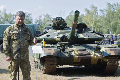 Порошенко заявил о готовности выдвинуть танки на передовую в Донбассе