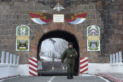 Российского военнослужащего убили в Армении