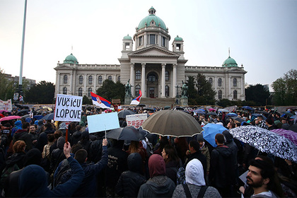 Руководству сербской телекомпании пригрозили увольнением за освещение протестов