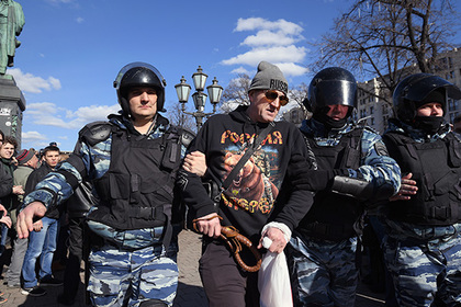 Суд арестовал четырех участников несанкционированного митинга в Москве