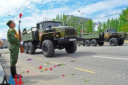 В центре Донецка начали репетировать парад ко Дню Победы