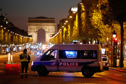 В Париже второй полицейский умер от полученных при нападении ранений
