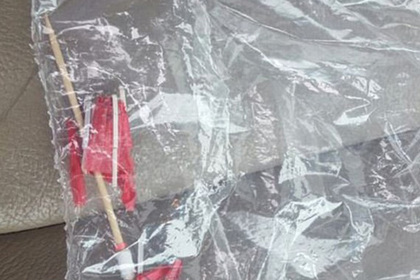 В сети высмеяли перепутавшего зонтик для коктейля с наркотиками американца