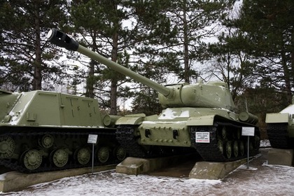 Военные с 201-й базы отремонтируют танк «Иосиф Сталин»