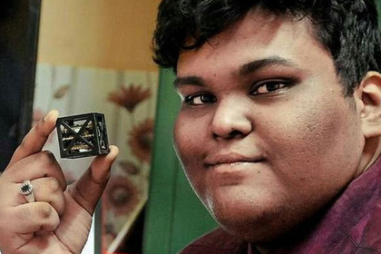 Индийский подросток собрал самый маленький спутник в мире
