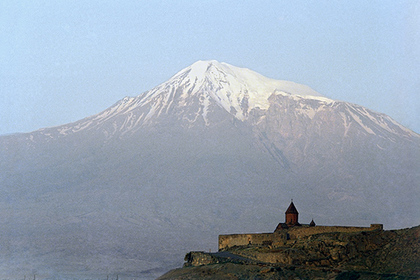 Копию Ноева ковчега из железобетона построят в Армении напротив Арарата