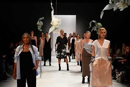 На подиум Недели моды в Австралии вышли 50-летние модели