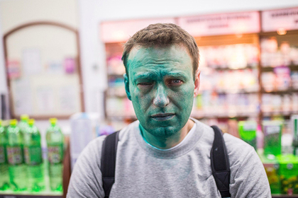 По факту нападения с зеленкой на Навального возбудили уголовное дело