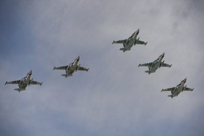 Российские военнослужащие и самолеты приняли участие в параде Победы в Душанбе